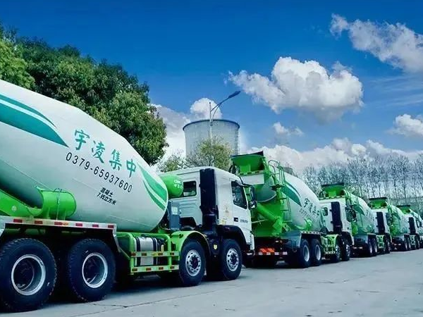 8年老客戶再提車，10臺(tái)攪拌車批量交付，客戶：選凌宇我放心！