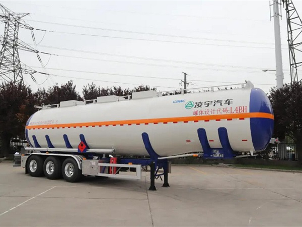 中集凌宇新款鋁合金易燃液體運(yùn)輸車來(lái)了！
